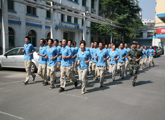 公司開展全員準(zhǔn)軍事化管理訓(xùn)練活動(dòng)